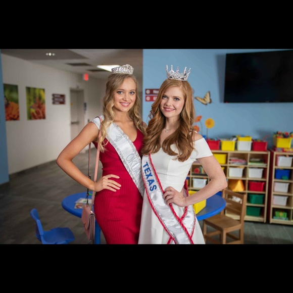 QUEEN AMERICA DRESSES - Picture 7 of 8